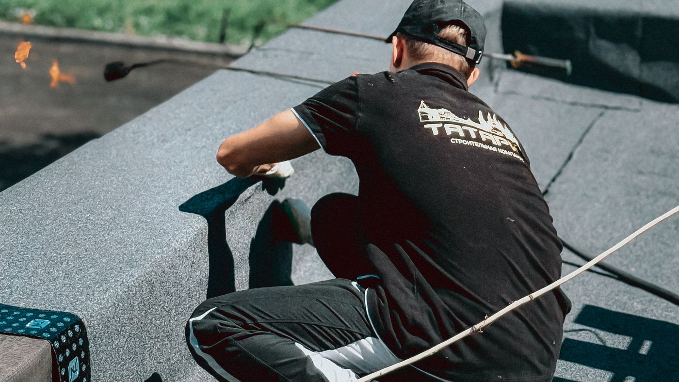 A Few Tips On Finding A Trusted Roofer Near You featured image